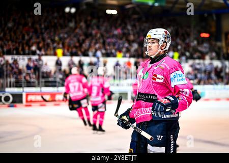 Tyler Boland (Iserlohn Roosters, #10), GER, Iserlohn Roosters vs. Loewen Frankfurt, Eishockey, Penny-DEL, 06. Spieltag, Spielzeit 2024/2025, 04.10.2024, foto: Jonas Brockmann/Eibner-Pressefoto Foto Stock