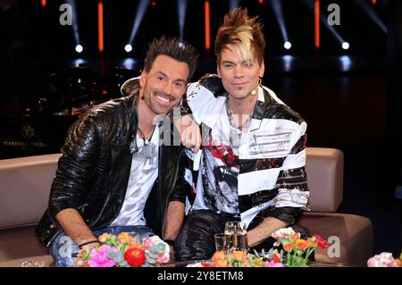 Andreas Ehrlich und Chris Ehrlich Ehrlich Brothers bei der Aufzeichnung der NDR Talk Show im NDR Fernsehstudio Lokstedt. Amburgo, 02.10.2024 *** Andreas Ehrlich e Chris Ehrlich Ehrlich Brothers alla registrazione del talk show NDR nello studio televisivo NDR Lokstedt Hamburg, 02 10 2024 foto:xgbrcix/xFuturexImagex ndr talk0210 4084 Foto Stock