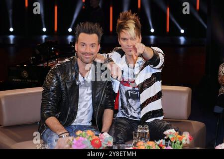 Andreas Ehrlich und Chris Ehrlich Ehrlich Brothers bei der Aufzeichnung der NDR Talk Show im NDR Fernsehstudio Lokstedt. Amburgo, 02.10.2024 *** Andreas Ehrlich e Chris Ehrlich Ehrlich Brothers alla registrazione del talk show NDR nello studio televisivo NDR Lokstedt Hamburg, 02 10 2024 foto:xgbrcix/xFuturexImagex ndr talk0210 4083 Foto Stock