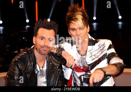 Andreas Ehrlich und Chris Ehrlich Ehrlich Brothers bei der Aufzeichnung der NDR Talk Show im NDR Fernsehstudio Lokstedt. Amburgo, 02.10.2024 *** Andreas Ehrlich e Chris Ehrlich Ehrlich Brothers alla registrazione del talk show NDR nello studio televisivo NDR Lokstedt Hamburg, 02 10 2024 foto:xH.xHartmannx/xFuturexImagex ndr talk0210 4047 Foto Stock