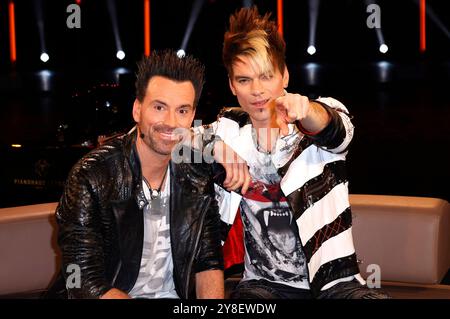 Andreas Ehrlich und Chris Ehrlich Ehrlich Brothers bei der Aufzeichnung der NDR Talk Show im NDR Fernsehstudio Lokstedt. Amburgo, 02.10.2024 *** Andreas Ehrlich e Chris Ehrlich Ehrlich Brothers alla registrazione del talk show NDR nello studio televisivo NDR Lokstedt Hamburg, 02 10 2024 foto:xH.xHartmannx/xFuturexImagex ndr talk0210 4045 Foto Stock