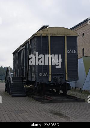 Riga, Lettonia - 15 settembre 2024: Ghetto di riga e Museo dell'Olocausto lettone. Nuvoloso giorno d'estate. Messa a fuoco selettiva Foto Stock