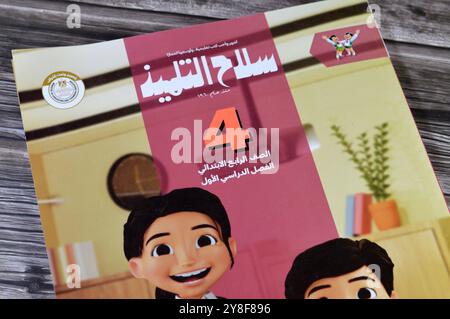 Cairo, Egitto, 13 settembre 2024: Selah El Telmeez o arma di salvataggio dello studente in lingua araba per gli studenti della scuola elementare egiziana, informazioni AN Foto Stock