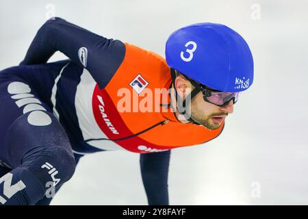 Heerenveen, Paesi Bassi. 5 ottobre 2024. HEERENVEEN, PAESI BASSI - 5 OTTOBRE: Itzhak de Laat gareggia nel Relay Mix Team durante il KNSB Dutch Open a Thialf il 5 ottobre 2024 a Heerenveen, Paesi Bassi. (Foto di Andre Weening/Orange Pictures) credito: Orange Pics BV/Alamy Live News Foto Stock