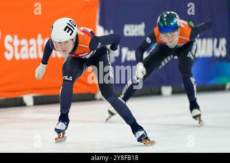 Heerenveen, Paesi Bassi. 5 ottobre 2024. HEERENVEEN, PAESI BASSI - 5 OTTOBRE: Michelle Velzeboer partecipa al Relay Mix Team durante il KNSB Dutch Open a Thialf il 5 ottobre 2024 a Heerenveen, Paesi Bassi. (Foto di Andre Weening/Orange Pictures) credito: Orange Pics BV/Alamy Live News Foto Stock