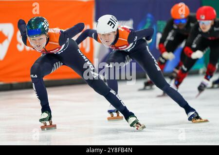 Heerenveen, Paesi Bassi. 5 ottobre 2024. HEERENVEEN, PAESI BASSI - 5 OTTOBRE: Xandra Velzeboer, Michelle Velzeboer gareggiano sul Relay Mix Team durante il KNSB Dutch Open a Thialf il 5 ottobre 2024 a Heerenveen, Paesi Bassi. (Foto di Andre Weening/Orange Pictures) credito: Orange Pics BV/Alamy Live News Foto Stock