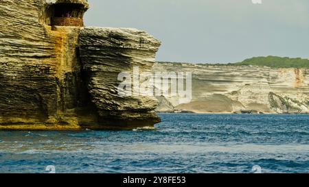 Le spettacolari scogliere di Bonifacio nel sud della Corsica. Francia Foto Stock