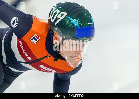 Heerenveen, Paesi Bassi. 5 ottobre 2024. HEERENVEEN, PAESI BASSI - 5 OTTOBRE: Xandra Velzeboer gareggia nel Relay Mix Team durante il KNSB Dutch Open a Thialf il 5 ottobre 2024 a Heerenveen, Paesi Bassi. (Foto di Andre Weening/Orange Pictures) credito: Orange Pics BV/Alamy Live News Foto Stock