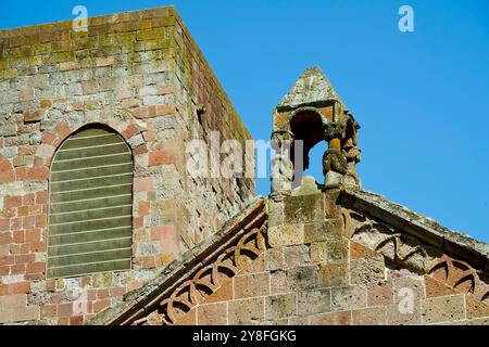 San Pietro extra muros, il più antico luogo di culto romanico dell'isola, è uno splendido monumento a Bosa, Oristano, Sardiinia Foto Stock