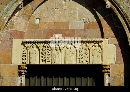 San Pietro extra muros, il più antico luogo di culto romanico dell'isola, è uno splendido monumento a Bosa, Oristano, Sardiinia Foto Stock