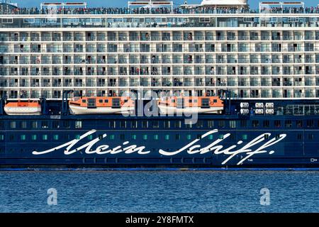 Vista di dettaglio del logo Mein Schiff sulla nave da crociera tedesca Mein Schiff 5, gestita da TUI Cruises, Foto Stock