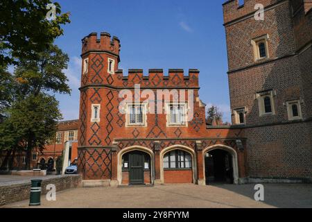 Edificio Tudor con una torre parte dell'Eton College a Windsor Foto Stock