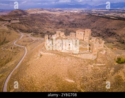 Castello di Montearagón, del XI secolo, comune di Quicena, Huesca, dichiarata monumento nazionale nel 1931, la cordigliera pirenaica, provincia de Huesca, Aragona , Spagna, Europa. Foto Stock