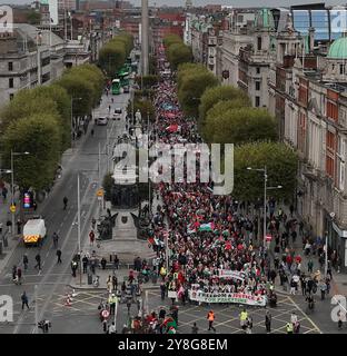 Migliaia di persone partecipano alla dimostrazione nazionale per la Palestina della campagna di solidarietà Irlanda-Palestina sulla o'Connell Street di Dublino prima dell'anniversario degli attentati del 7 ottobre in Israele. Data foto: Sabato 5 ottobre 2024. Foto Stock