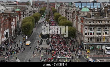 Migliaia di persone partecipano alla dimostrazione nazionale per la Palestina della campagna di solidarietà Irlanda-Palestina sulla o'Connell Street di Dublino prima dell'anniversario degli attentati del 7 ottobre in Israele. Data foto: Sabato 5 ottobre 2024. Foto Stock