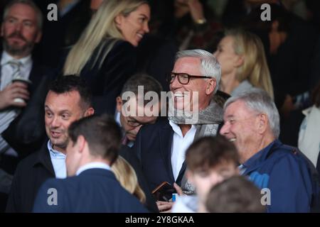 LONDRA, Regno Unito - 5 ottobre 2024: L'ex manager del Crystal Palace Alan Pardew guarda in avanti alla partita di Premier League tra il Crystal Palace FC e il Liverpool FC al Selhurst Park (credito: Craig Mercer/ Alamy Live News) Foto Stock