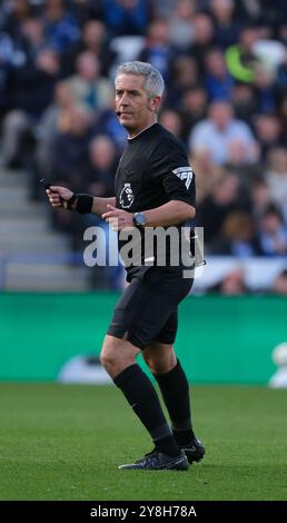 King Power Stadium, Leicester, Regno Unito. 5 ottobre 2024. Premier League Football, Leicester City contro Bournemouth; arbitro Darren Bond Credit: Action Plus Sports/Alamy Live News Foto Stock