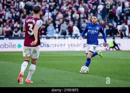 Londra, Regno Unito. 5 ottobre 2024. Londra, Inghilterra, 5 ottobre 2024: Conor Chaplin (10 Ipswich Town) in azione durante la partita di Premier League tra West Ham e Ipswich Town al London Stadium di Londra, Inghilterra. (Pedro Porru/SPP) credito: SPP Sport Press Photo. /Alamy Live News Foto Stock