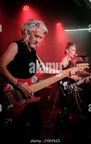 Mona Soyoc (voce) e Pierre Corneau (basso) con Kas Product Reloaded in concerto a Stoccolma (20 settembre 2024) Foto Stock