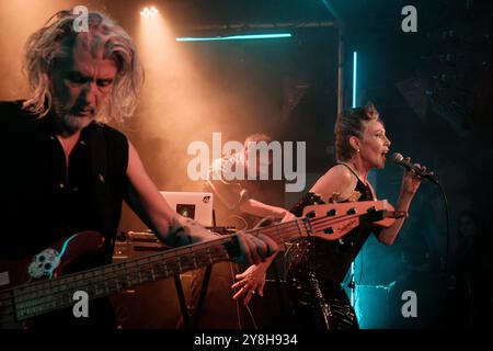 Mona Soyoc (voce) e Pierre Corneau (basso) con Kas Product Reloaded in concerto a Stoccolma (20 settembre 2024) Foto Stock