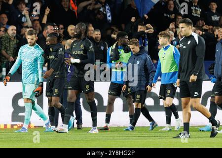 Kortrijk, Belgio. 5 ottobre 2024. I giocatori di Genk sembrano sgretolati dopo aver perso una partita di calcio tra KV Kortrijk e KRC Genk, sabato 05 ottobre 2024 a Kortrijk, il giorno 10 della stagione 2024-2025 della "Jupiler Pro League" prima divisione del campionato belga. BELGA FOTO KURT DESPLENTER credito: Belga News Agency/Alamy Live News Foto Stock