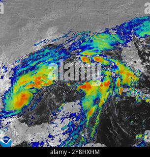 5 ottobre 2024, Golfo del Messico, Stati Uniti: Tempesta tropicale Milton si è formata nel Golfo occidentale sabato mattina poche ore dopo che è diventata una depressione tropicale, ha detto il National Hurricane Center in un allarme speciale. La tredicesima tempesta, che usa la lettera M, sta andando avanti, di solito non si verifica fino all'ottobre 25. Si prevede che Milton rafforzerà e porterà impatti potenzialmente letali su parti della costa occidentale della Florida la prossima settimana. (Credit Image: © NOAA/ZUMA Press Wire) SOLO PER USO EDITORIALE! Non per USO commerciale! Foto Stock