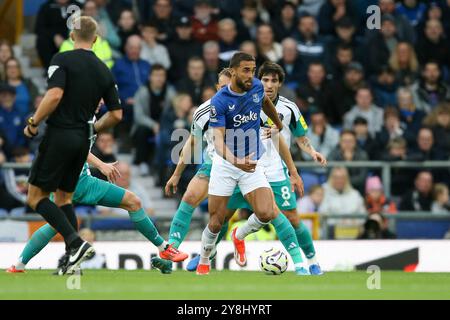 Liverpool, Regno Unito. 5 ottobre 2024. Dominic Calvert-Lewin di Everton con la palla. Partita di Premier League, Everton contro Newcastle Utd al Goodison Park di Liverpool sabato 5 ottobre 2024. Questa immagine può essere utilizzata solo per scopi editoriali. Solo per uso editoriale, foto di Chris Stading/Andrew Orchard fotografia sportiva/Alamy Live news credito: Andrew Orchard fotografia sportiva/Alamy Live News Foto Stock