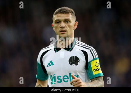 Liverpool, Regno Unito. 5 ottobre 2024. Kieran Trippier del Newcastle United guarda avanti. Partita di Premier League, Everton contro Newcastle Utd al Goodison Park di Liverpool sabato 5 ottobre 2024. Questa immagine può essere utilizzata solo per scopi editoriali. Solo per uso editoriale, foto di Chris Stading/Andrew Orchard fotografia sportiva/Alamy Live news credito: Andrew Orchard fotografia sportiva/Alamy Live News Foto Stock