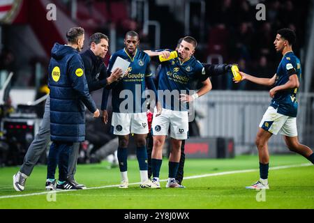 Eindoven, Paesi Bassi. 5 ottobre 2024. Eindhoven - Sparta Rotterdam durante l'ottavo round della stagione Eredivisie 2024/2025. La partita è ambientata tra PSV e Sparta Rotterdam al Philips Stadion il 5 ottobre 2024 a Eindhoven, nei Paesi Bassi. (VK Sportphoto/Yannick Verhoeven) credito: Yannick Verhoeven/Alamy Live News Foto Stock