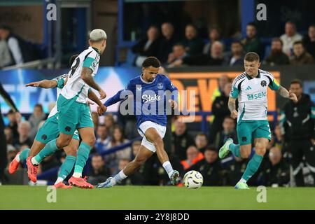 Liverpool, Regno Unito. 5 ottobre 2024. Iliman Ndiaye di Everton passa. Partita di Premier League, Everton contro Newcastle Utd al Goodison Park di Liverpool sabato 5 ottobre 2024. Questa immagine può essere utilizzata solo per scopi editoriali. Solo per uso editoriale, foto di Chris Stading/Andrew Orchard fotografia sportiva/Alamy Live news credito: Andrew Orchard fotografia sportiva/Alamy Live News Foto Stock