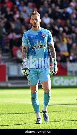 5 ottobre 2024; Gtech Community Stadium, Brentford, Londra, Inghilterra; Premier League Football, Brentford contro Wolverhampton Wanderers; Mark Flekken di Brentford Foto Stock