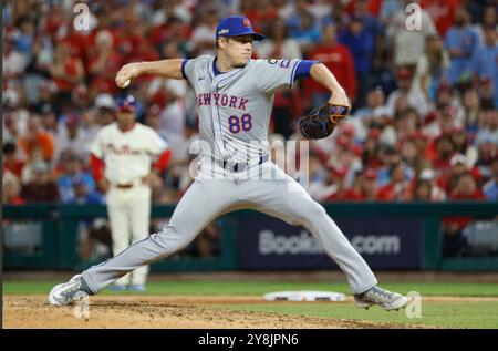 Philadelphia, Stati Uniti. 5 ottobre 2024. Il lanciatore di rilievo dei New York Mets Phil Mason lanciò contro i Philadelphia Phillies nell'ottavo inning in gara uno dei MLB NLDS al Citizens Bank Park di Philadelphia, Pennsylvania, sabato 5 ottobre 2024. Foto di Laurence Kesterson/UPI credito: UPI/Alamy Live News Foto Stock