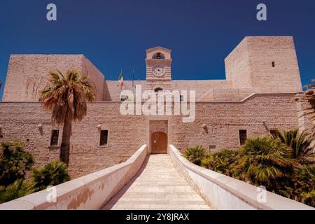 Trani, il Castello Svevo. Foto Stock