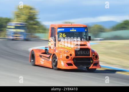 Madrid, Spagna. 5 ottobre 2024. I partecipanti gareggiano durante il FIA European Truck Racing Championship a Madrid Jarama, a Madrid, in Spagna, il 5 ottobre 2024. Crediti: Gustavo Valiente/Xinhua/Alamy Live News Foto Stock