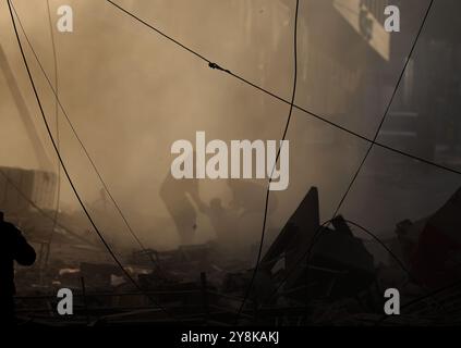 Pechino, Cina. 4 ottobre 2024. Questa foto scattata il 4 ottobre 2024 mostra una scena dopo un attacco aereo israeliano nella periferia meridionale di Beirut, in Libano. Crediti: Bilal Jawich/Xinhua/Alamy Live News Foto Stock