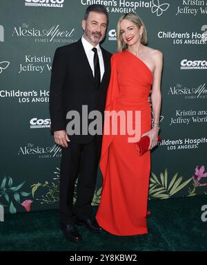Los Angeles, Stati Uniti. 5 ottobre 2024. Jimmy Kimmel, Molly McNearny arriva al 2024 ChildrenÕs Hospital di Los Angeles Gala tenutosi presso Event Deck a Los Angeles, CALIFORNIA, sabato 5 ottobre 2024. (Foto di Juan Pablo Rico/Sipa USA) credito: SIPA USA/Alamy Live News Foto Stock
