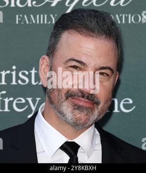 Los Angeles, Stati Uniti. 5 ottobre 2024. Jimmy Kimmel arriva al 2024 ChildrenÕs Hospital di Los Angeles Gala tenutosi presso Event Deck a LA LIVE a Los Angeles, CALIFORNIA, sabato 5 ottobre 2024. (Foto di Juan Pablo Rico/Sipa USA) credito: SIPA USA/Alamy Live News Foto Stock