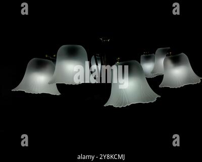 PAC-Man Ghost Gang Concept: Estetiche a soffitto inquietanti con illuminazione di Halloween Foto Stock