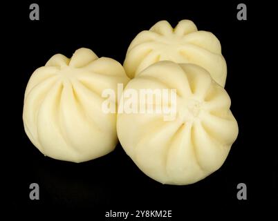 Gruppo di soffici panini bao al vapore ripieni di salsa hoisin e carne d'anatra Foto Stock