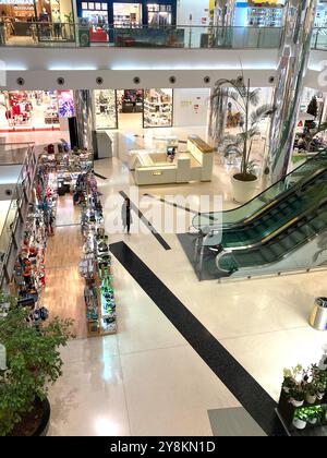 Centro commerciale Forum a Funchal, Madeira, Portogallo. Foto Stock