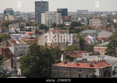 Bucarest, Romania - 13 settembre 2024: Vista aerea su Bucarest in una giornata di sole autunno. Foto Stock