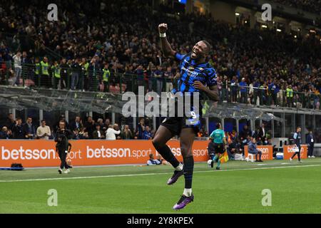 Milano, Italia. 5 ottobre 2024. Italia, Milano, 2024 10 05: Marcus Thuram (FC Inter) segna e celebra il gol 1-0 a 25' durante la partita di calcio FC Inter vs Torino FC, serie A Tim 2024-2025 giorno 7, Stadio San Siro. Italia, Milano, 2024 10 05: FC Inter vs Torino FC, Lega calcio serie A Tim 2024-2025 giorno 7, allo Stadio San Siro (Credit Image: © Fabrizio Andrea Bertani/Pacific Press via ZUMA Press Wire) SOLO USO EDITORIALE! Non per USO commerciale! Foto Stock