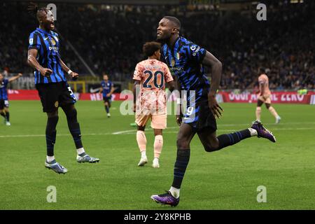 Milano, Italia. 5 ottobre 2024. Italia, Milano, 2024 10 05: Marcus Thuram (FC Inter) segna e celebra il gol 1-0 a 25' durante la partita di calcio FC Inter vs Torino FC, serie A Tim 2024-2025 giorno 7, Stadio San Siro. Italia, Milano, 2024 10 05: FC Inter vs Torino FC, Lega calcio serie A Tim 2024-2025 giorno 7, allo Stadio San Siro (Credit Image: © Fabrizio Andrea Bertani/Pacific Press via ZUMA Press Wire) SOLO USO EDITORIALE! Non per USO commerciale! Foto Stock