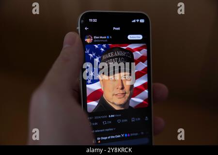 Giappone. 6 ottobre 2024. Foto di Elon Musk che indossa un cappello MAGA in un tweet che ha pubblicato sul suo account X. Elon Musk si unì all'ex presidente Donald Trump per tenere un discorso alla sua manifestazione elettorale a Butler, Pennsylvania, il 5 ottobre, dove il candidato presidenziale sopravvisse a un tentativo di assassinio nel luglio 2024. (Foto di Stanislav Kogiku/SOPA Images/Sipa USA) credito: SIPA USA/Alamy Live News Foto Stock