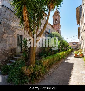 Torre della chiesa di San Benito nel centro della città di Cambados, Galizia. Foto Stock