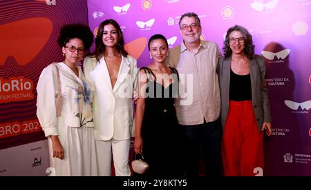 Rio De Janeiro, Brasile. 5 ottobre 2024. Il regista Yasmin Taina partecipa alla prima del film Virginia e Adelaide durante il Rio 2024 Festival a Rio de Janeiro, Brasile, il 5 ottobre 2024. (Foto di Thenews2/NurPhoto) crediti: NurPhoto SRL/Alamy Live News Foto Stock