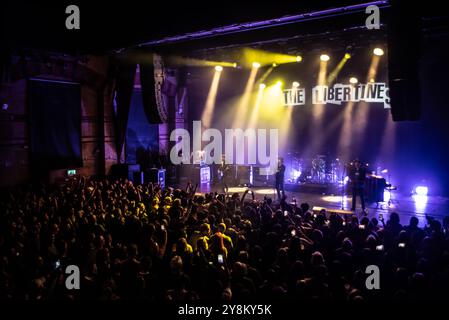 Cambridge, Regno Unito. 6 ottobre 2024. I Libertines ricevono un'accoglienza entusiasta al Cambridge Corn Exchange durante il loro tour del 2024. Cristina Massei/Alamy Live News Foto Stock