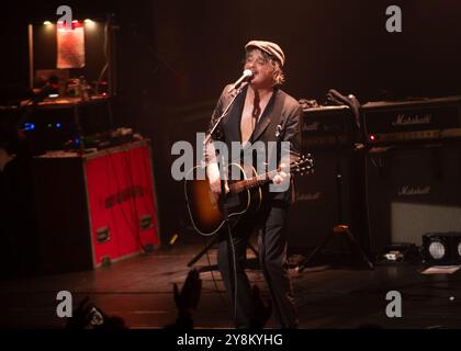 Cambridge, Regno Unito. 6 ottobre 2024. Peter Doherty sul palco con i Libertines al Cambridge Corn Exchange. Cristina Massei/Alamy Live News Foto Stock