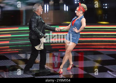 Roma, Lazio. 6 ottobre 2024. Anastasia Kuzmina, Francesco Paolantoni durante la trasmissione televisiva Ballando con le stelle secondo episodio, Roma, 05 ottobre 2024 crediti: massimo insabato/Alamy Live News Foto Stock