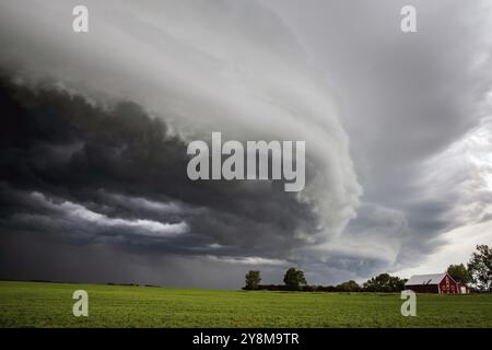 Maggiore tempesta Saskatchewan in estate rurale Canada Foto Stock